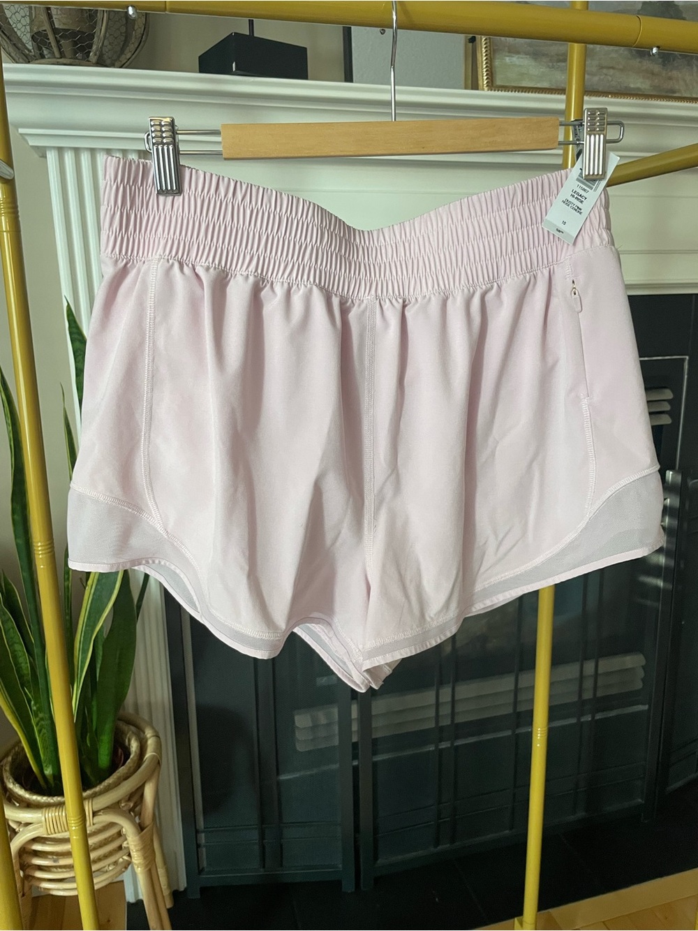 TNA Legacy High Rise Athletic Shorts with Elastic Waist / High Rise